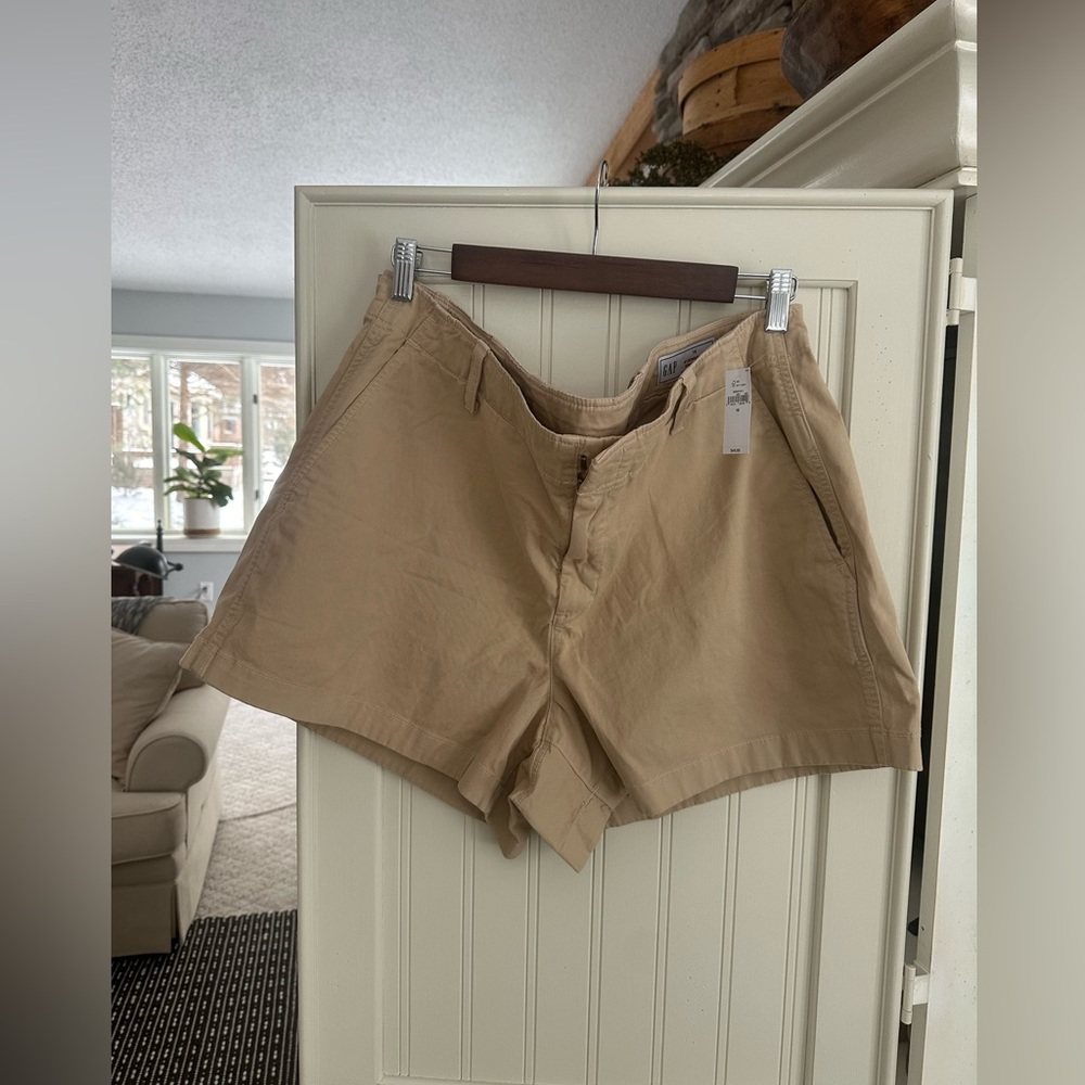 Womens 4 inch downtown khaki shorts from Gap